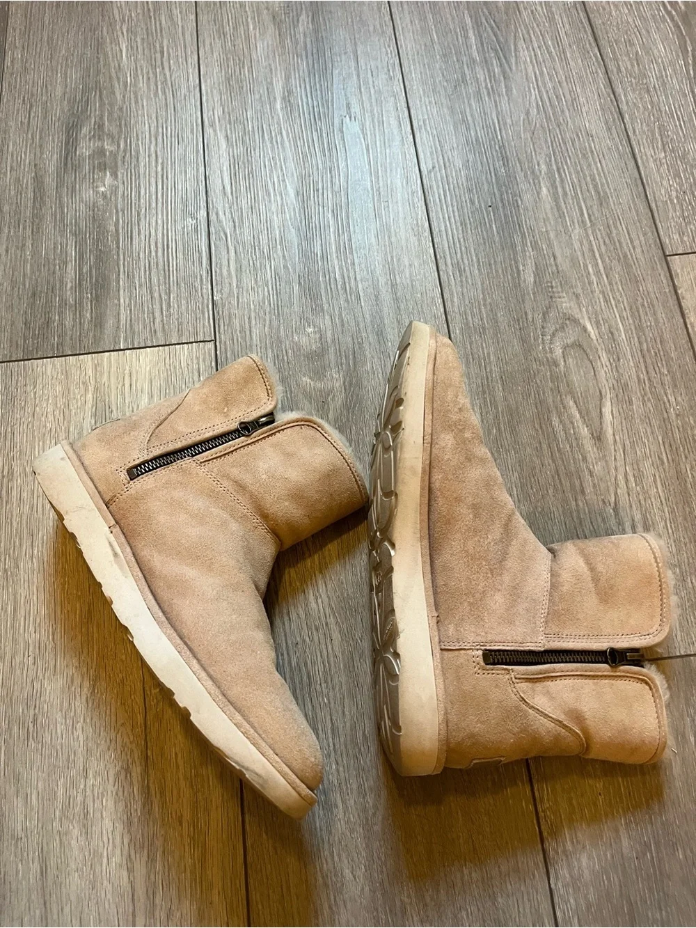 UGG Shearling Classic Zippered Bootie Size 40 / 9